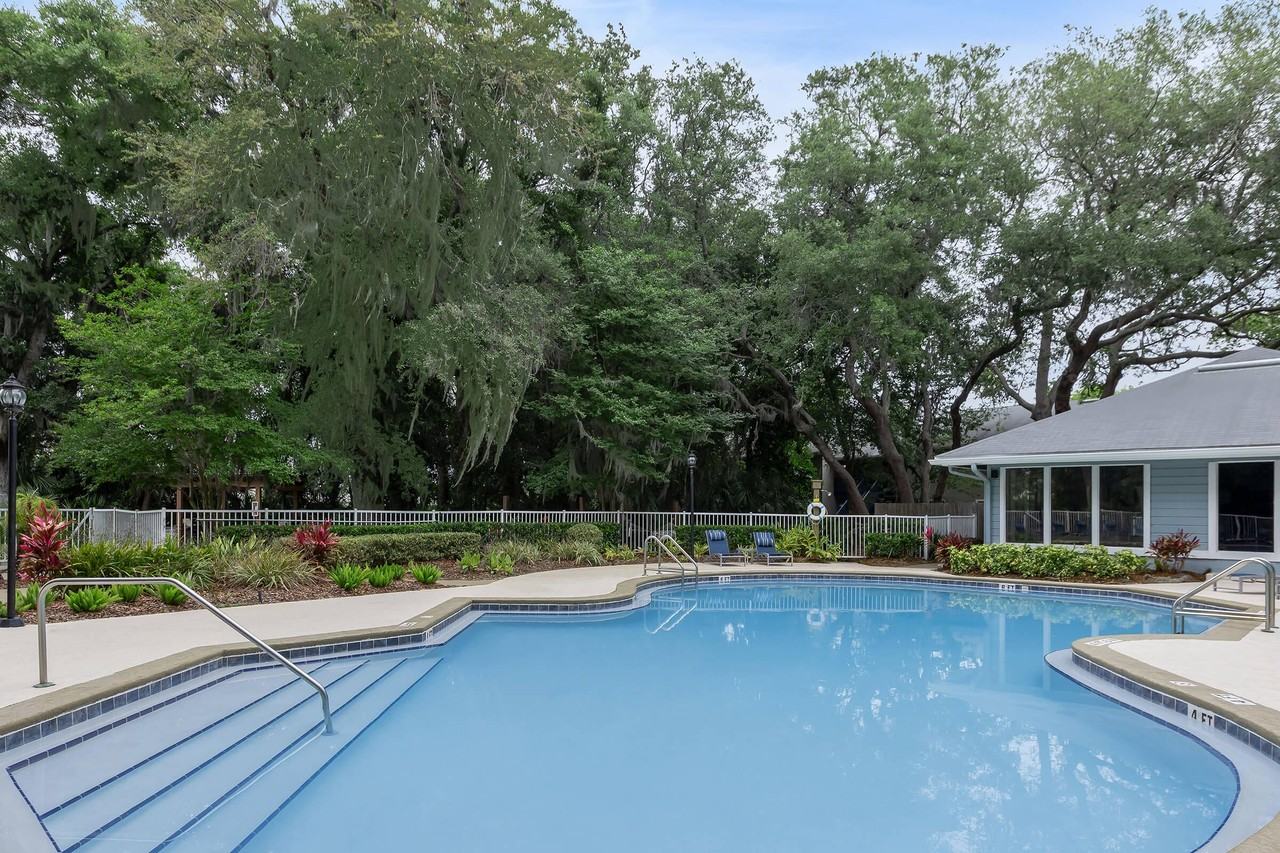 33 East - Photo 4 of 50