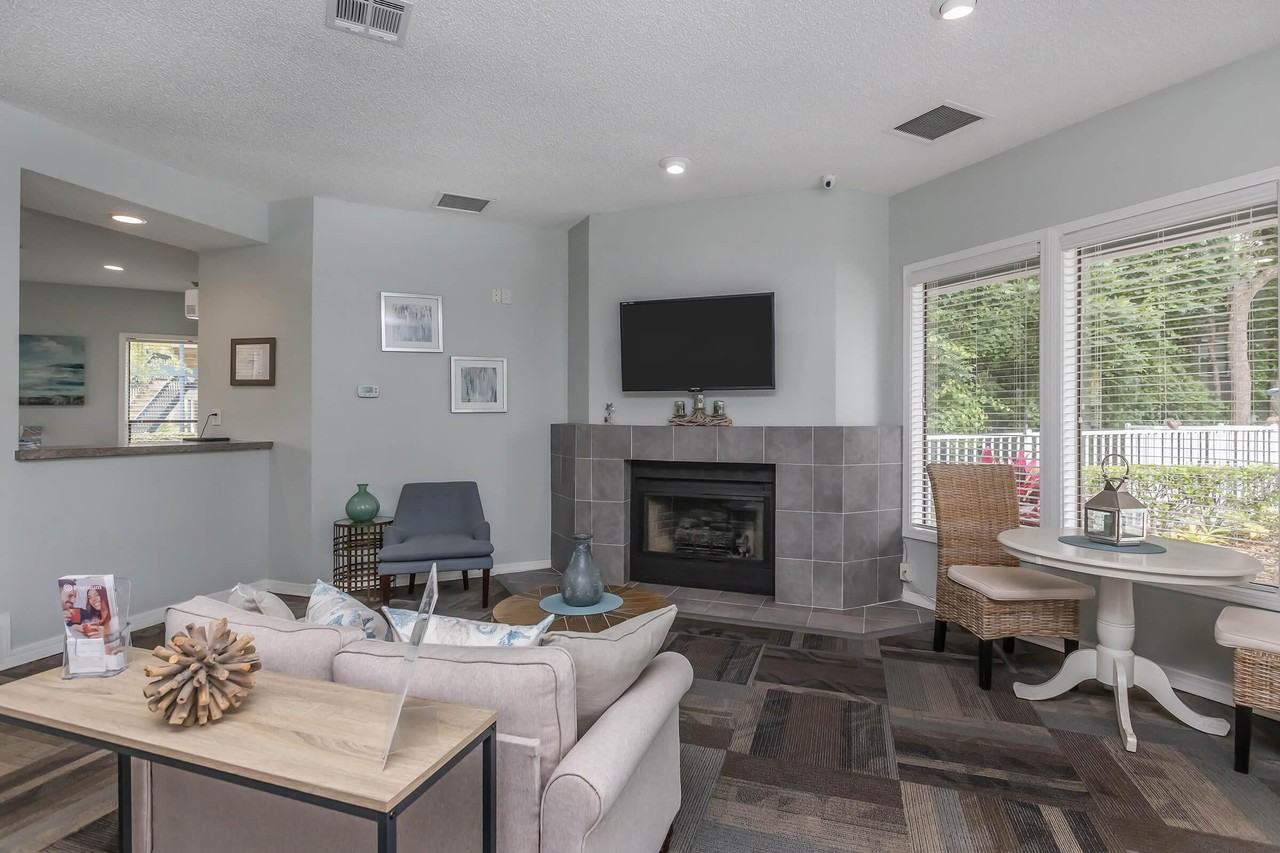 33 East - Photo 5 of 50