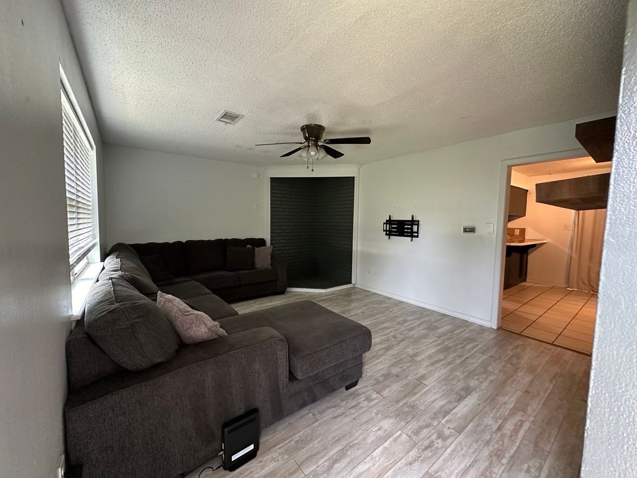 1914 University Dr - Photo 2 of 12