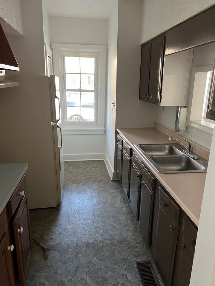 1156 West 22nd - Photo 2 of 17