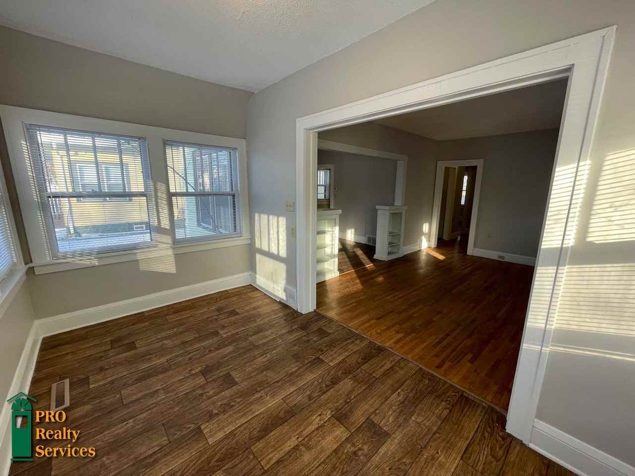 1826 Newton Ave N - Photo 3 of 24