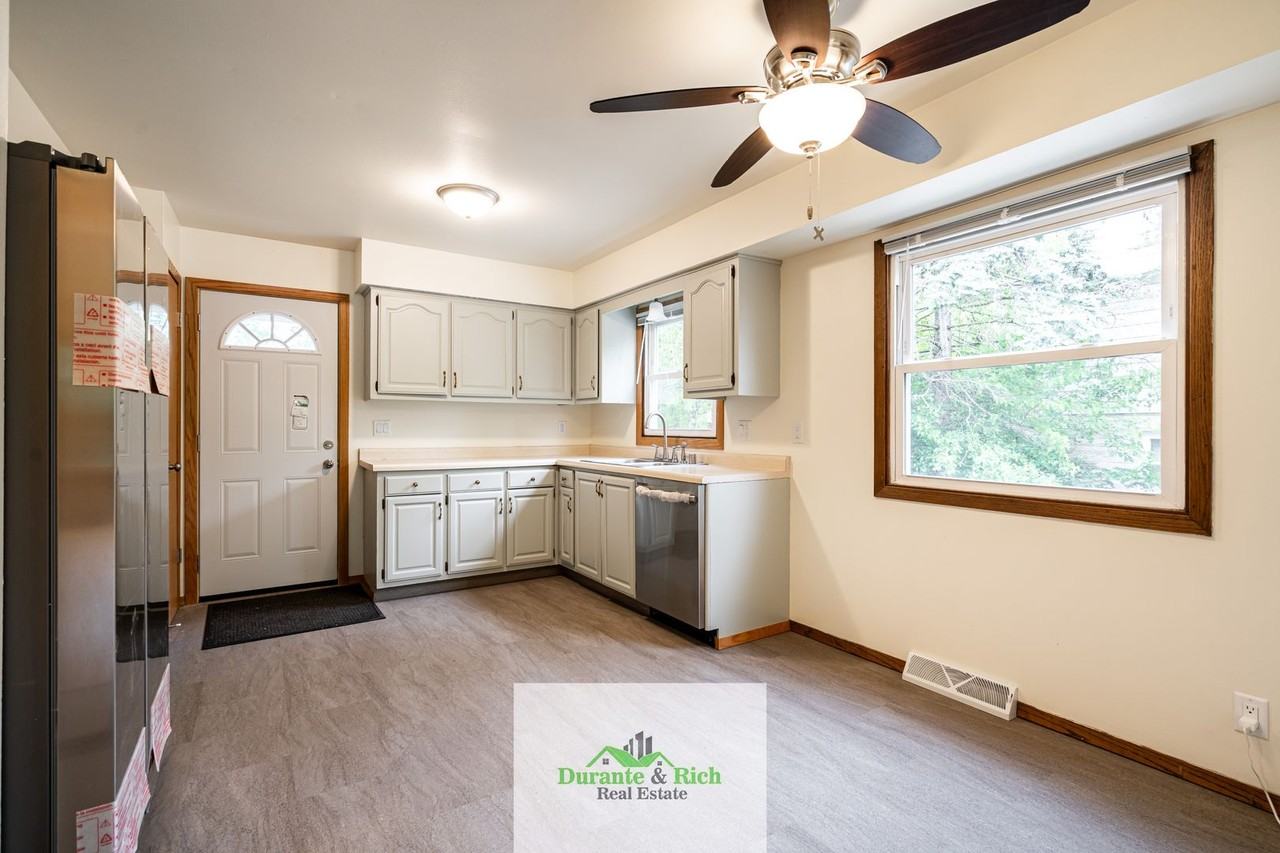 1434 Josephine St - Photo 6 of 24