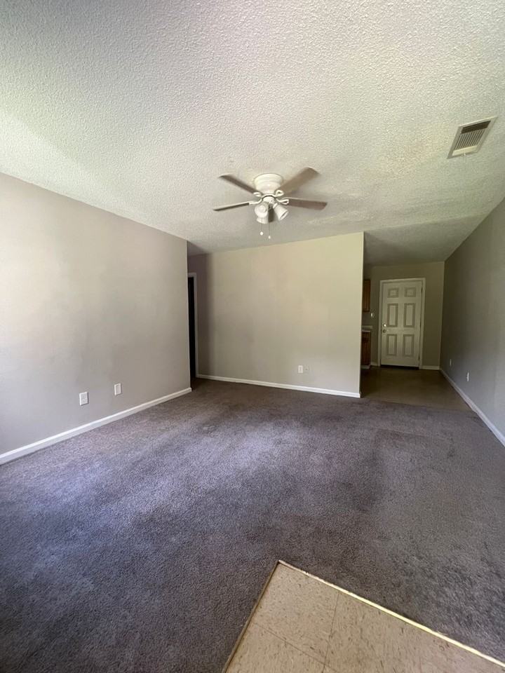 8125 / 8127 Carlton Trail - Photo 3 of 14