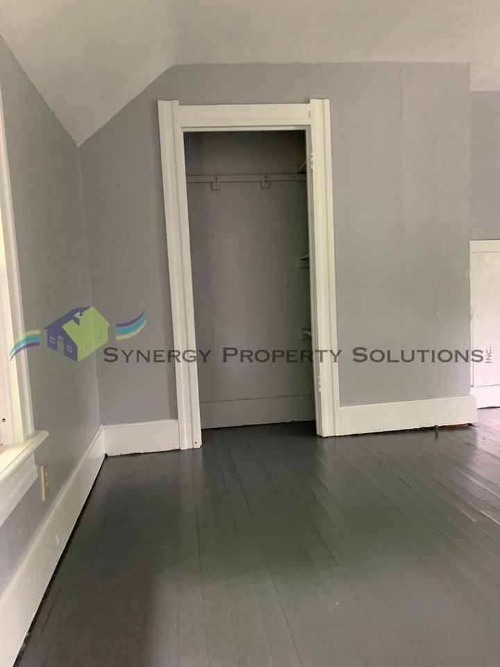 186 S Franklin St - Photo 3 of 35