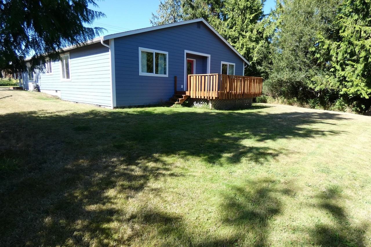 2415 W 10th St - Photo 2 of 20