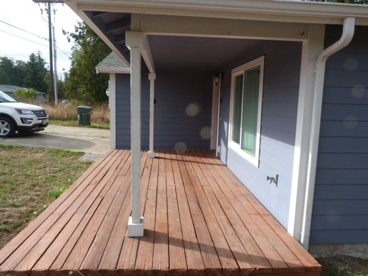 2415 W 10th St - Photo 3 of 20