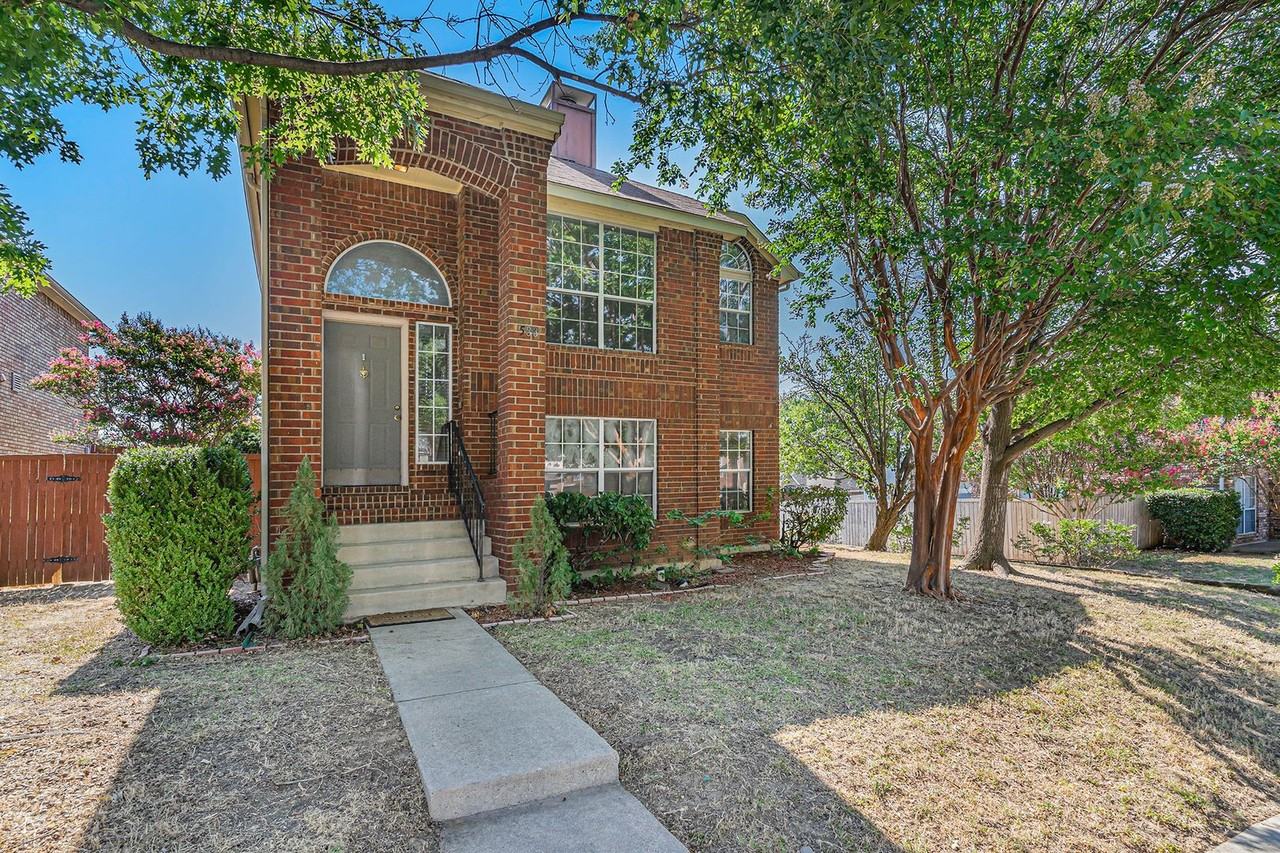 588 Lake Forest Dr - Photo 2 of 25