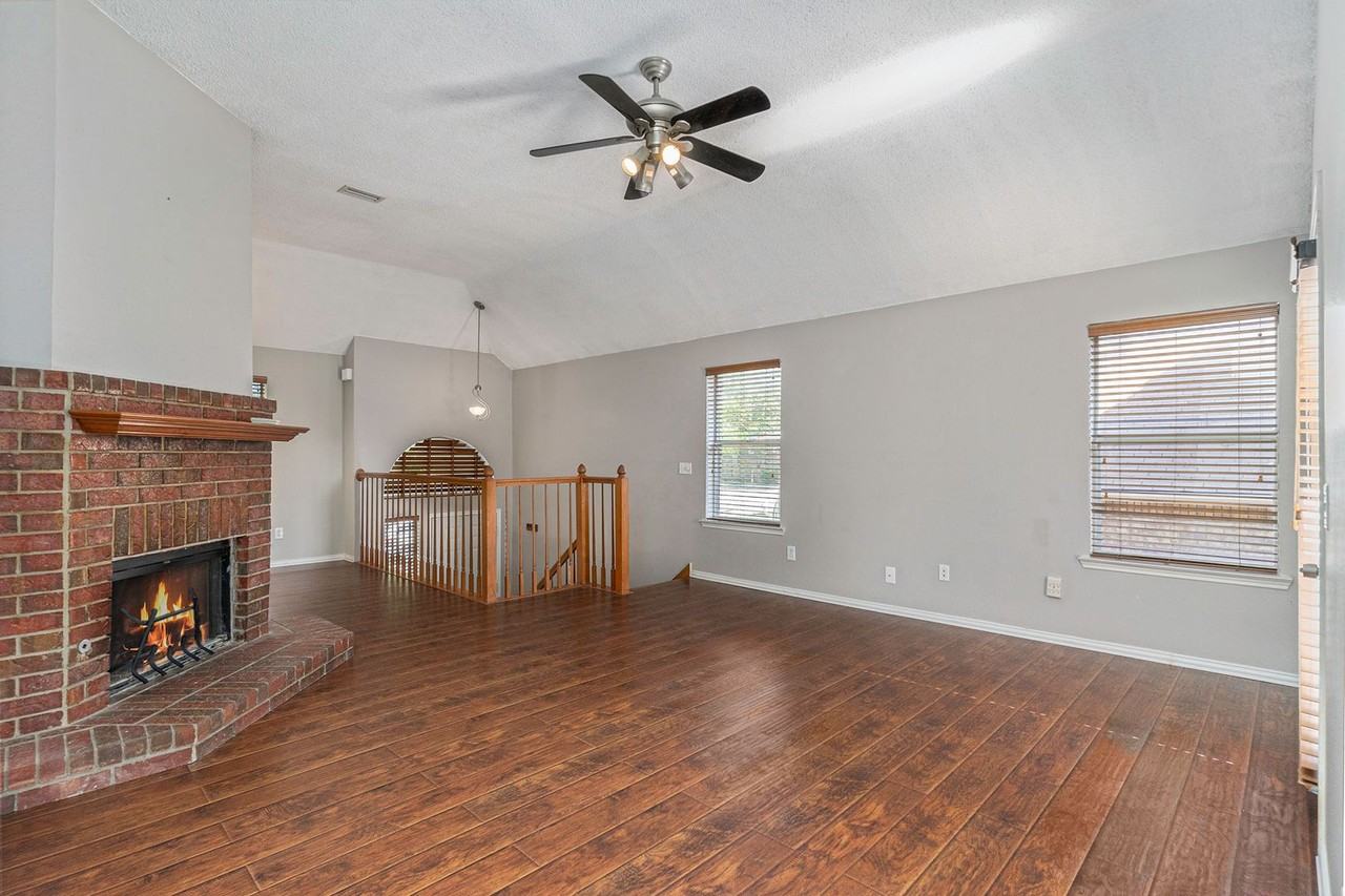 588 Lake Forest Dr - Photo 5 of 25