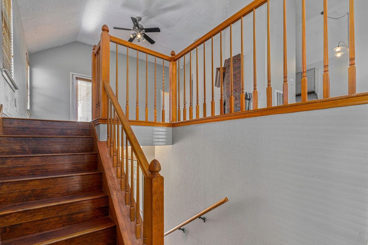 588 Lake Forest Dr - Photo 7 of 25