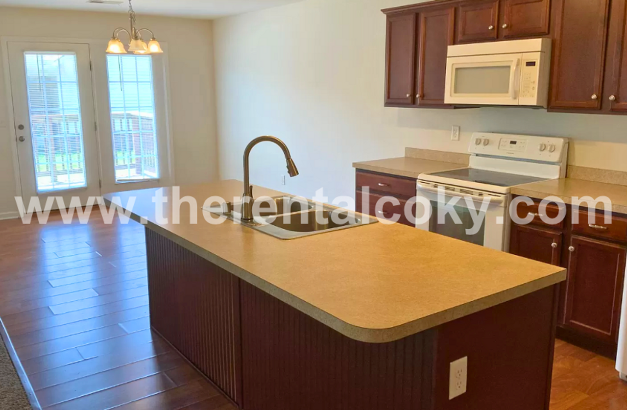 579 Regency Cir - Photo 2 of 5