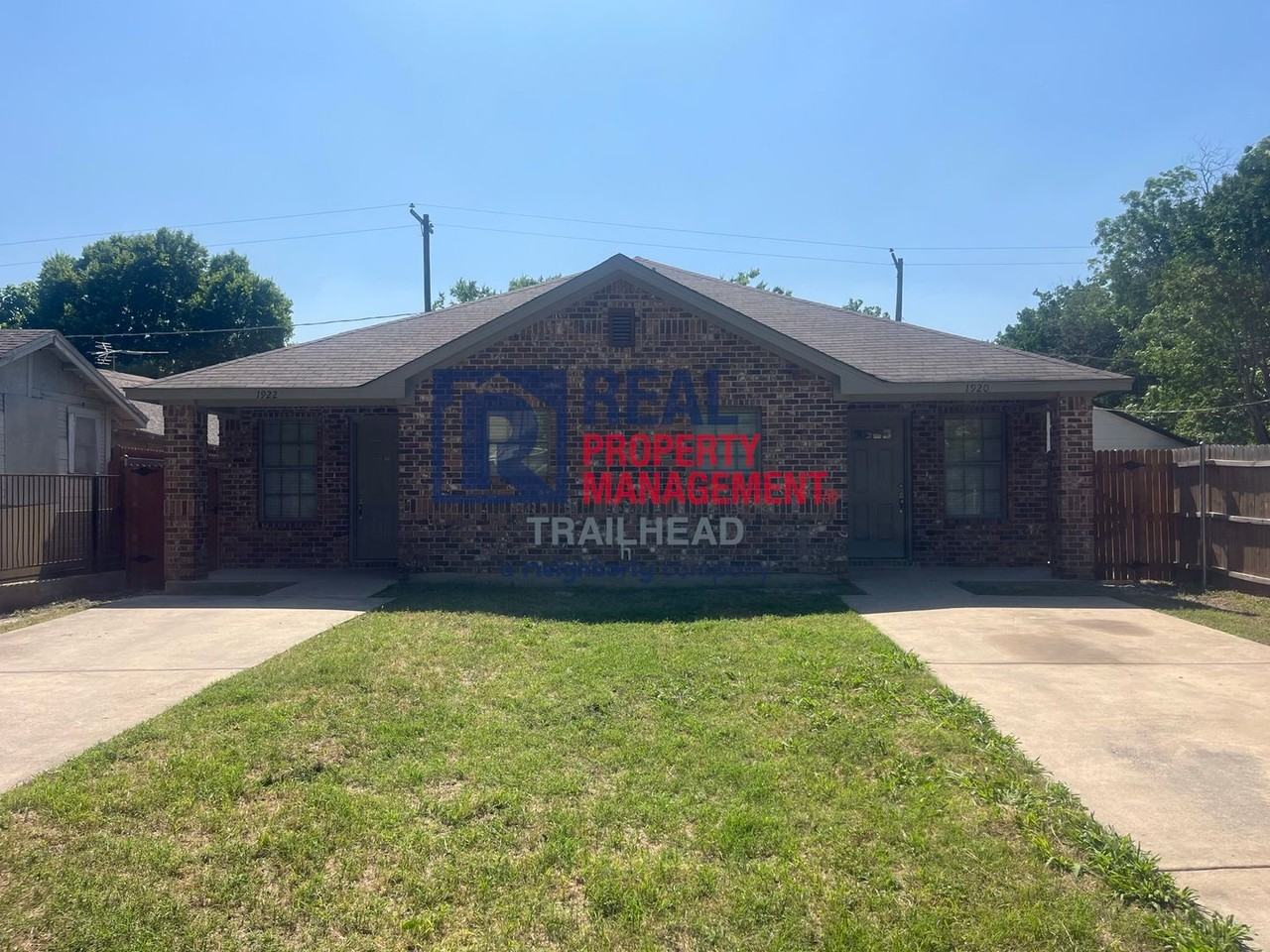 DUPLEX: 1920/1922 Galveston Ave - Photo 2 of 27