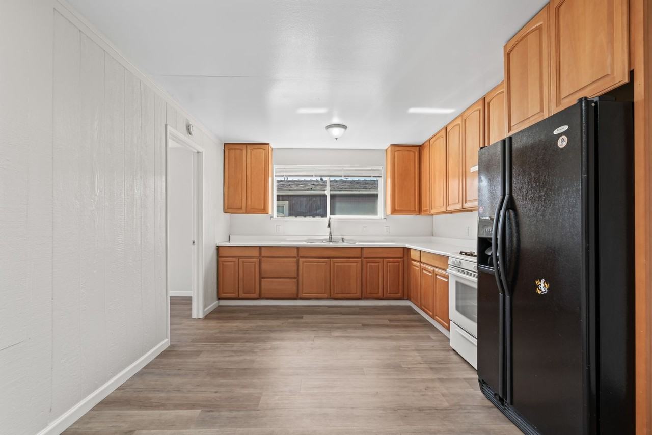 1296 Edgewood Way - Photo 3 of 34
