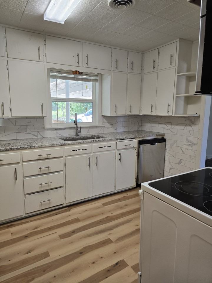 811 E Navarro Ave #1 - Photo 2 of 10