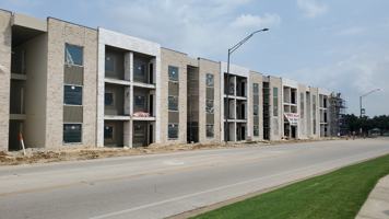featured image of 213 Holleman Dr E #101