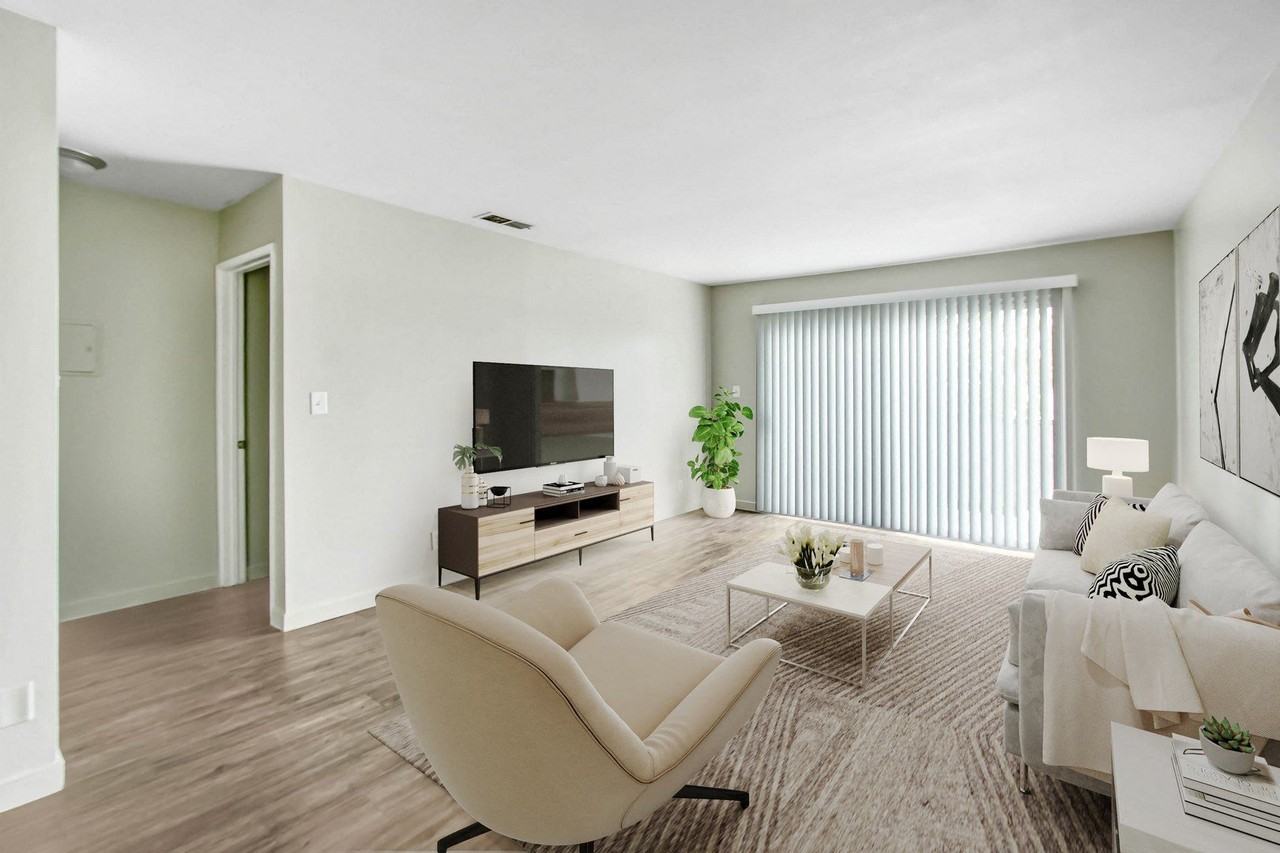 La Scala Apartments - Photo 2 of 15