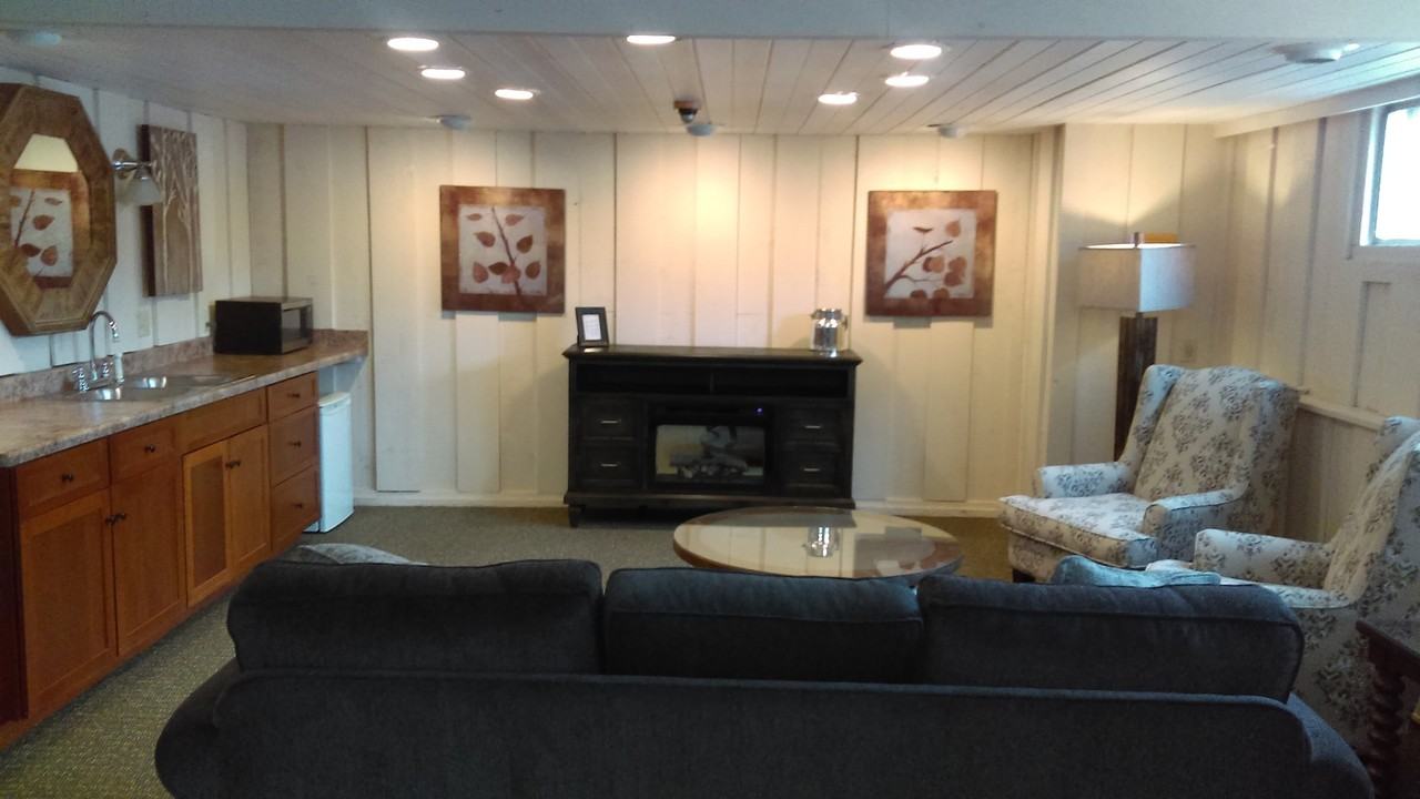 501 South Midvale Boulevard - Photo 3 of 24