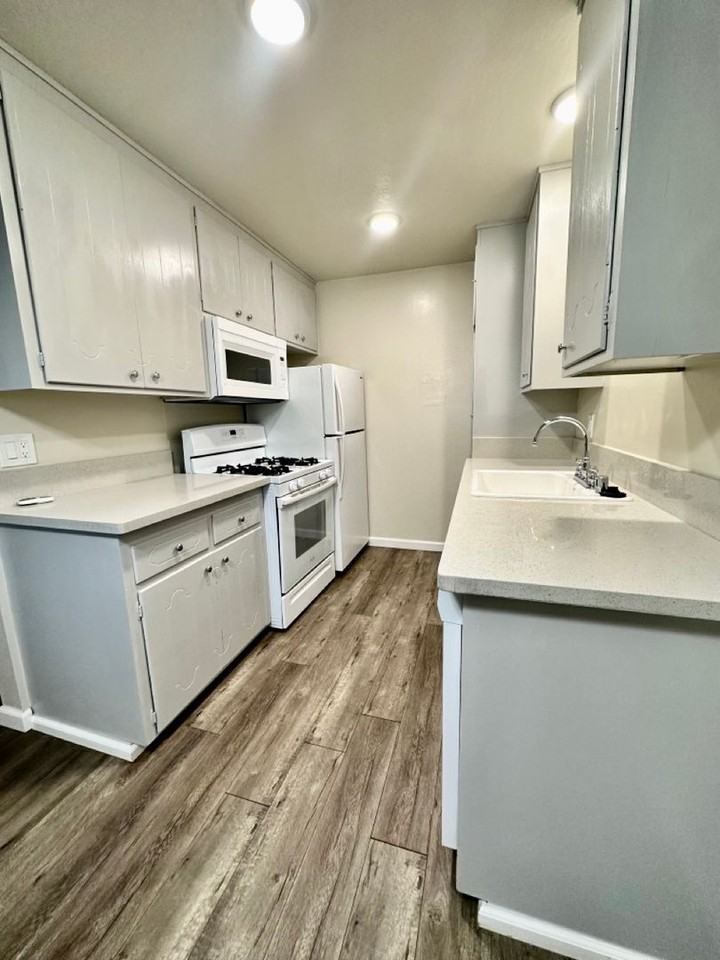 953 Lupin Ave #009 - Photo 5 of 16