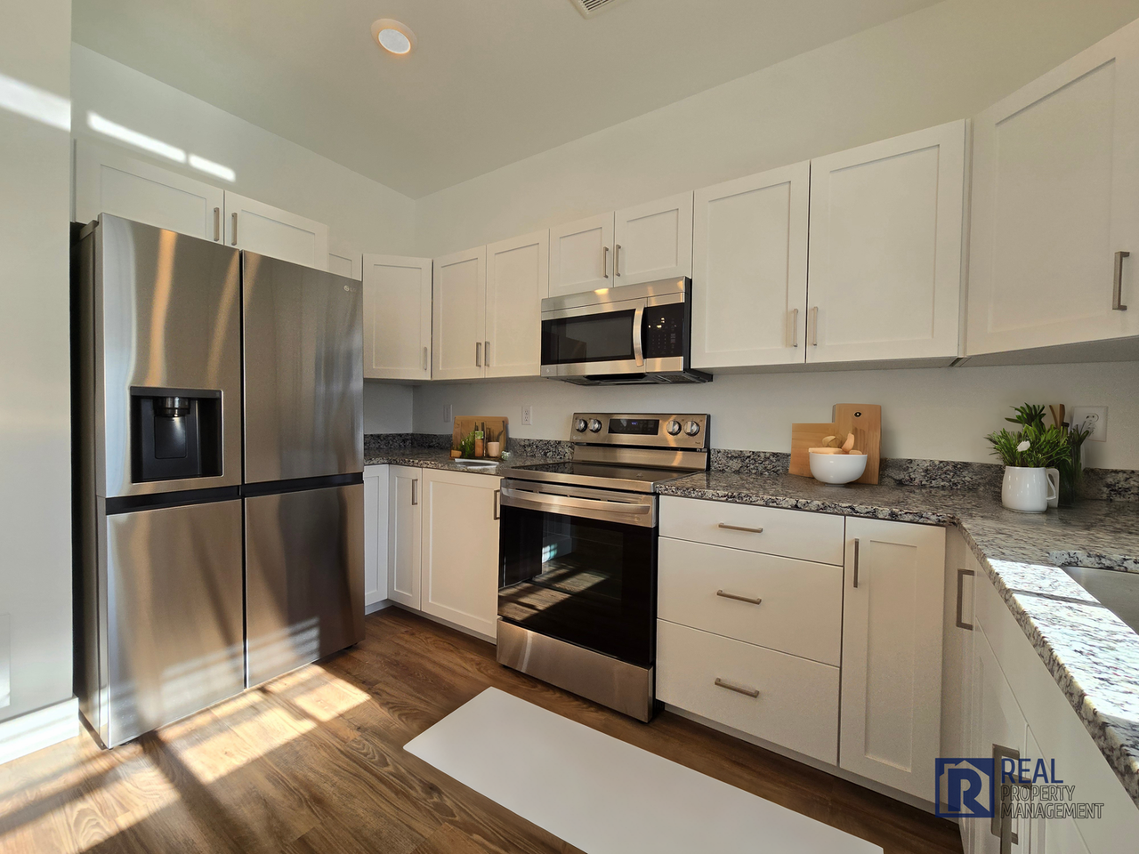 533 Tiller Ave - Photo 2 of 21