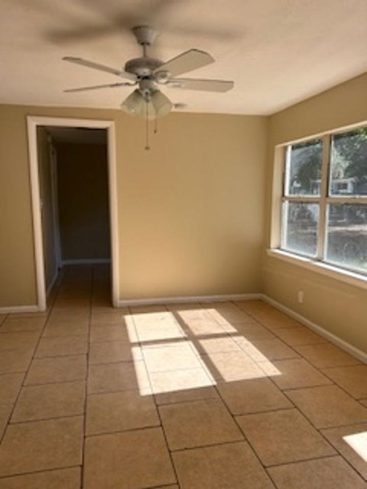 10016 N 14th St - Photo 3 of 19