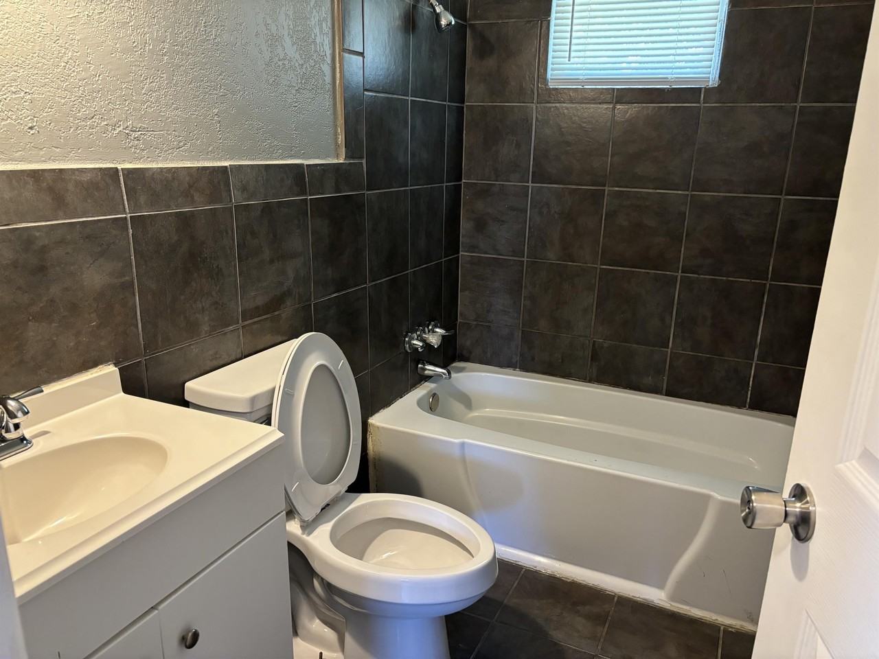 914 Corder Road2 Bdrm 1 Bath #A - Photo 5 of 11