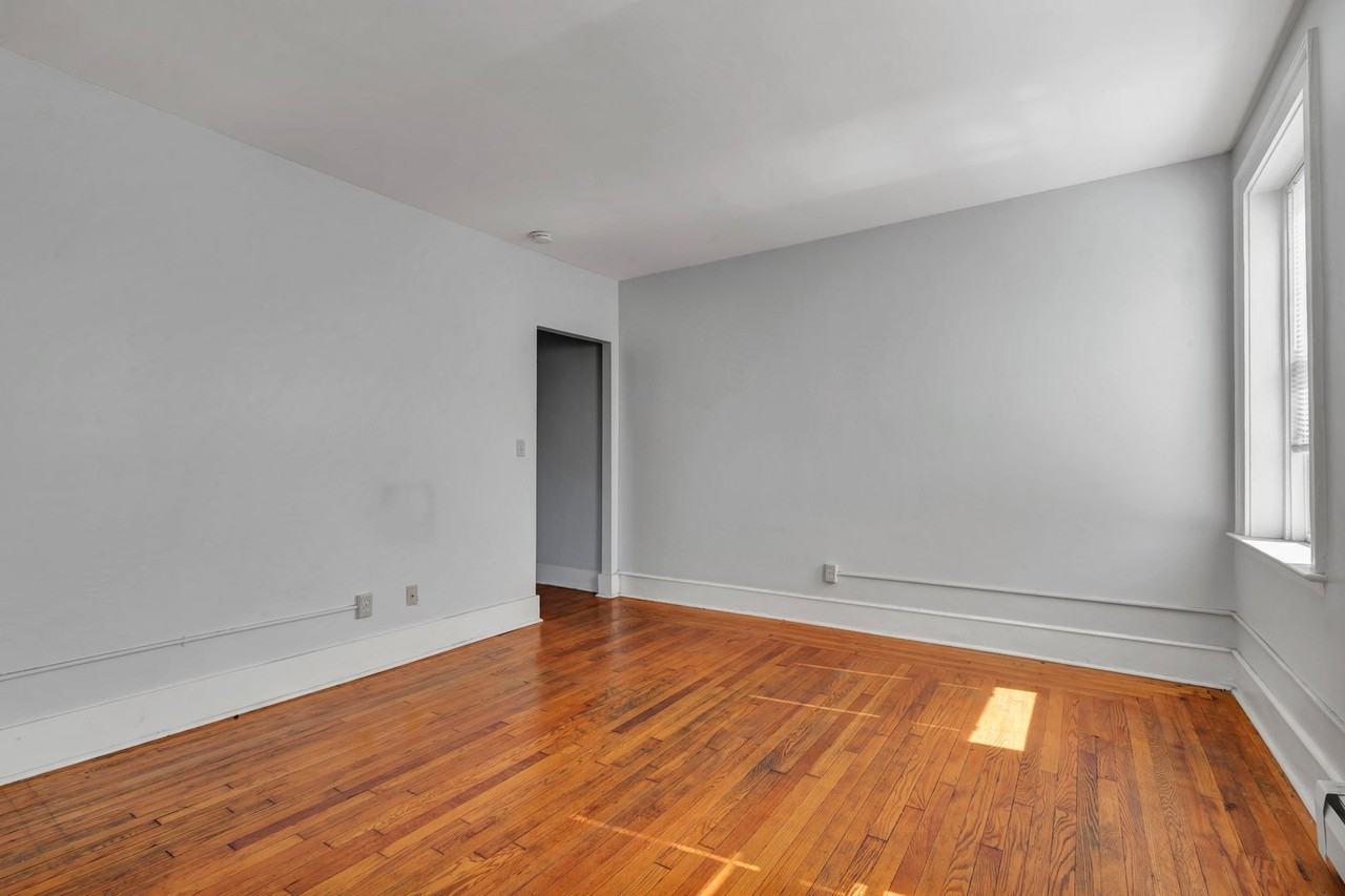 1375 Chapel Street - Photo 4 of 20