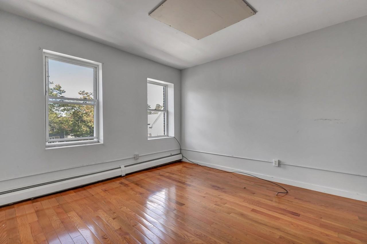 1375 Chapel Street - Photo 7 of 20