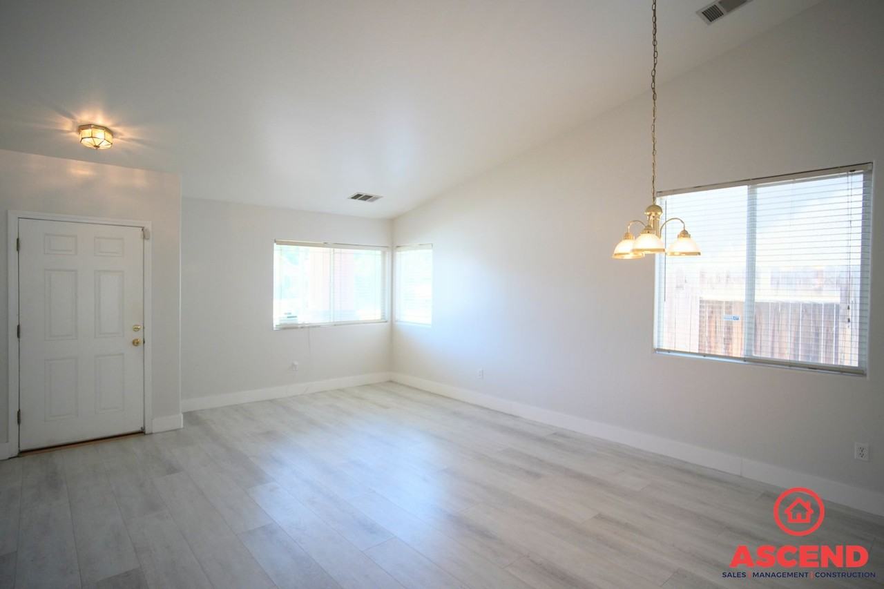 9514 Battaglia Dr - Photo 3 of 18