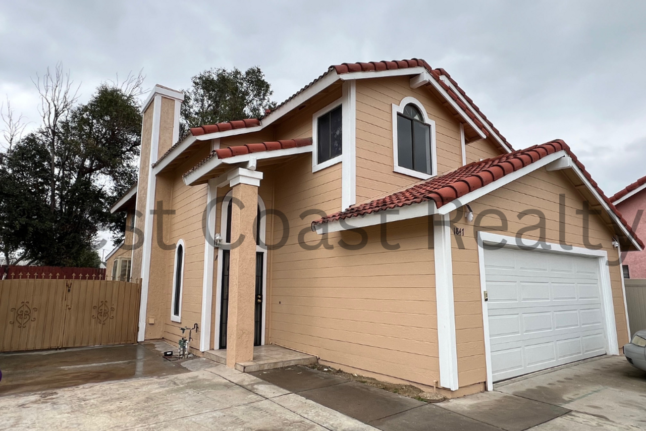1847 Raintree Pl - Photo 2 of 44