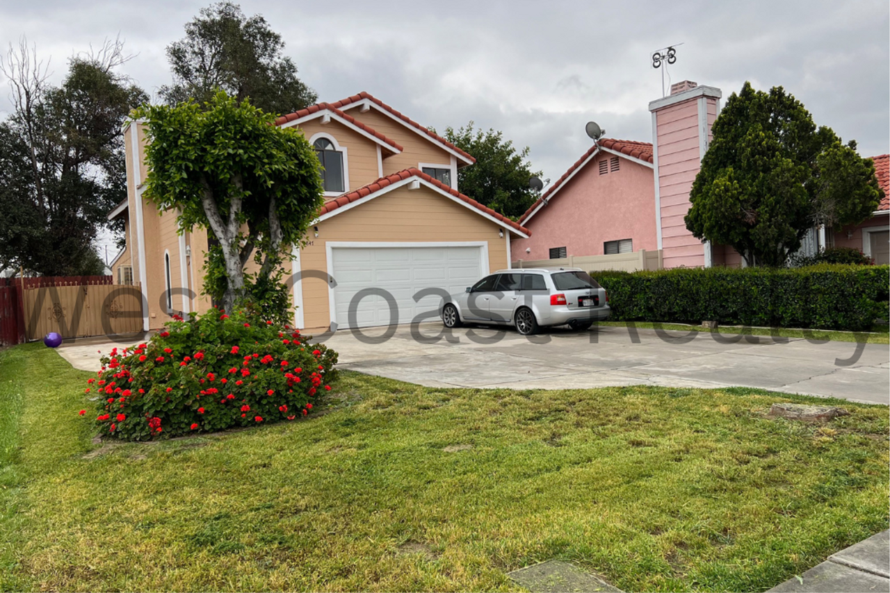 1847 Raintree Pl - Photo 3 of 44