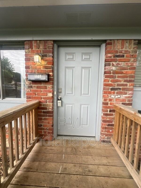 1527 Saint John Ct S - Photo 3 of 50