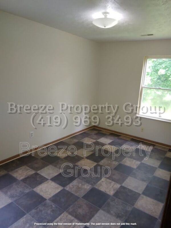 546 Breaden St - Photo 3 of 7