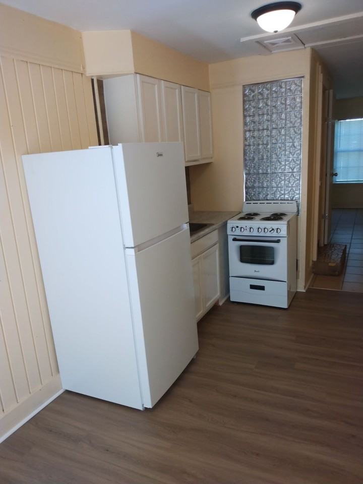 2207 1/2 20th Ave #D - Photo 2 of 6