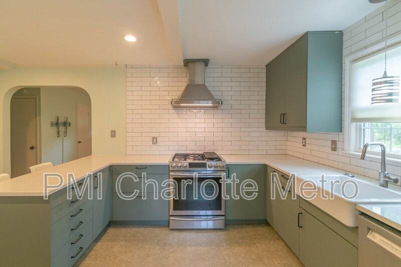 1301 Pierson Dr - Photo 4 of 13