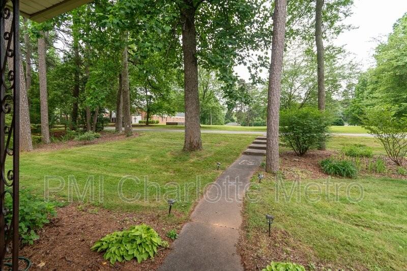 1301 Pierson Dr - Photo 7 of 13