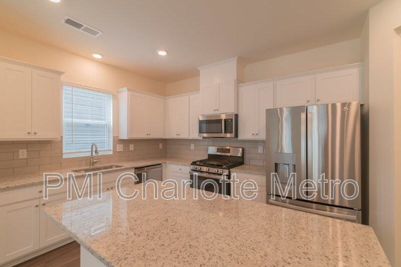 7139 Bentz St - Photo 3 of 19