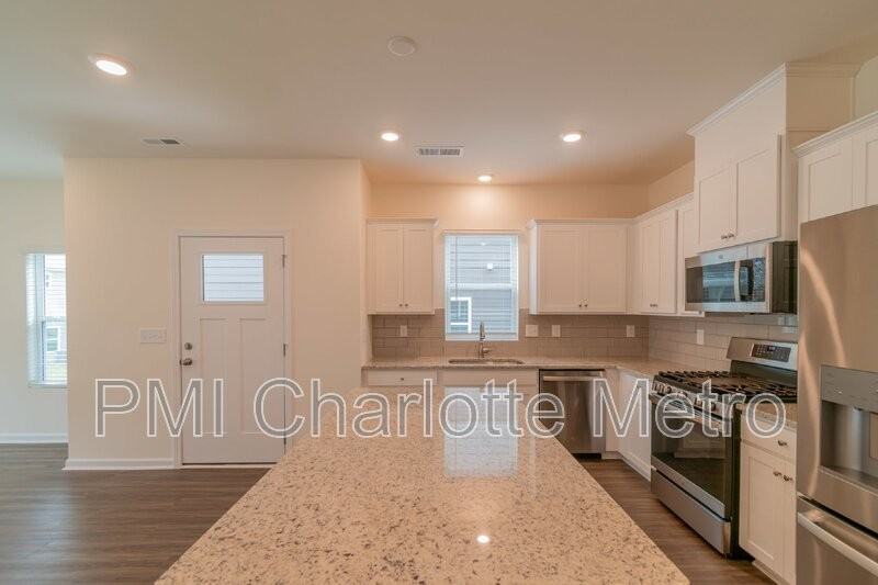 7139 Bentz St - Photo 4 of 19