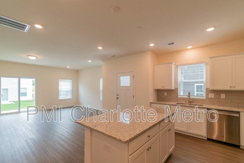 7139 Bentz St - Photo 6 of 19