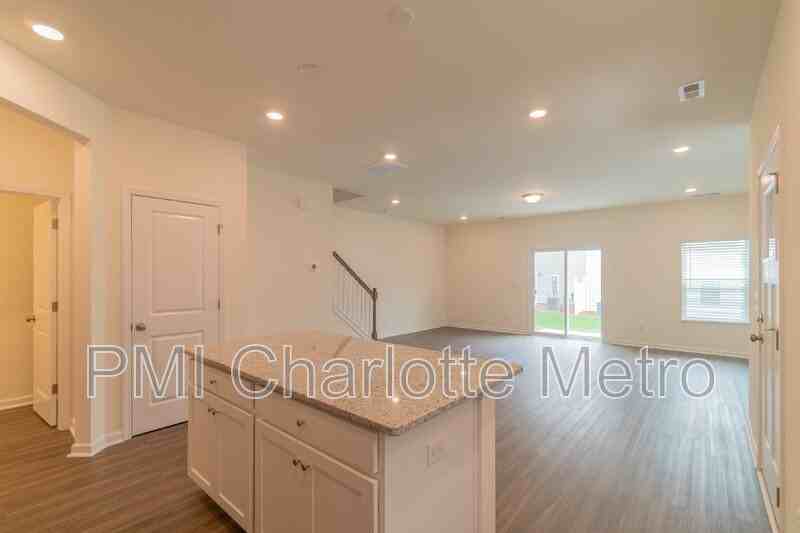 7139 Bentz St - Photo 7 of 19
