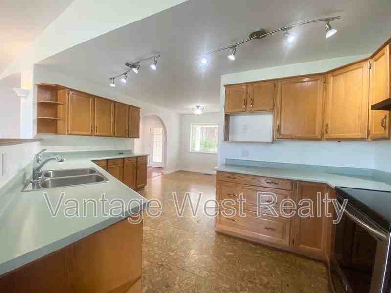 2434 Gale Rd - Photo 3 of 42