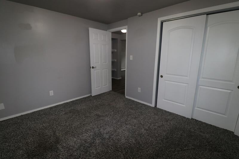 1405 S Taylor St - Photo 6 of 12