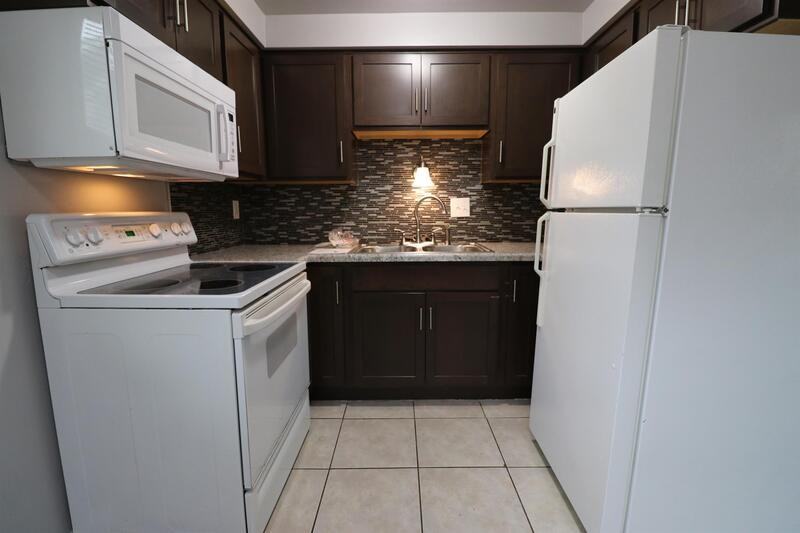 1405 S Taylor St - Photo 3 of 12