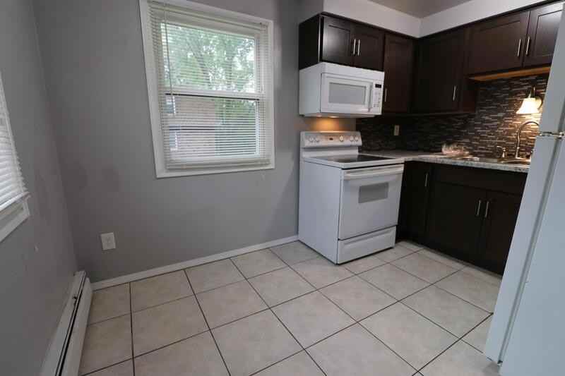1405 S Taylor St - Photo 4 of 12