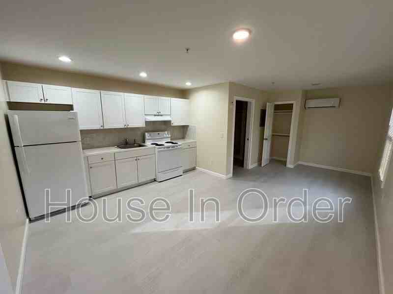 305 8th Ave E #101 - Photo 2 of 5