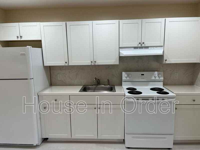 305 8th Ave E #101 - Photo 3 of 5