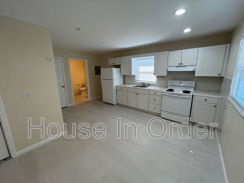305 8th Ave E #201 - Photo 2 of 5