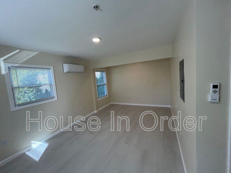 305 8th Ave E #102 - Photo 3 of 8