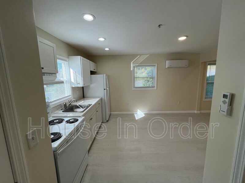 305 8th Ave E #102 - Photo 4 of 8