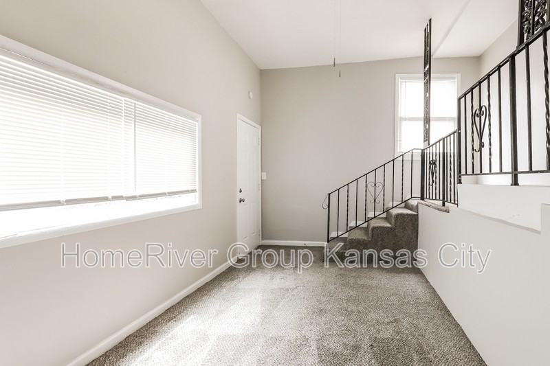 4613 Myrtle Ave - Photo 3 of 17