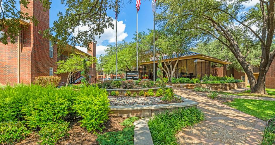 Parc Plaza Apartments - Photo 5 of 46