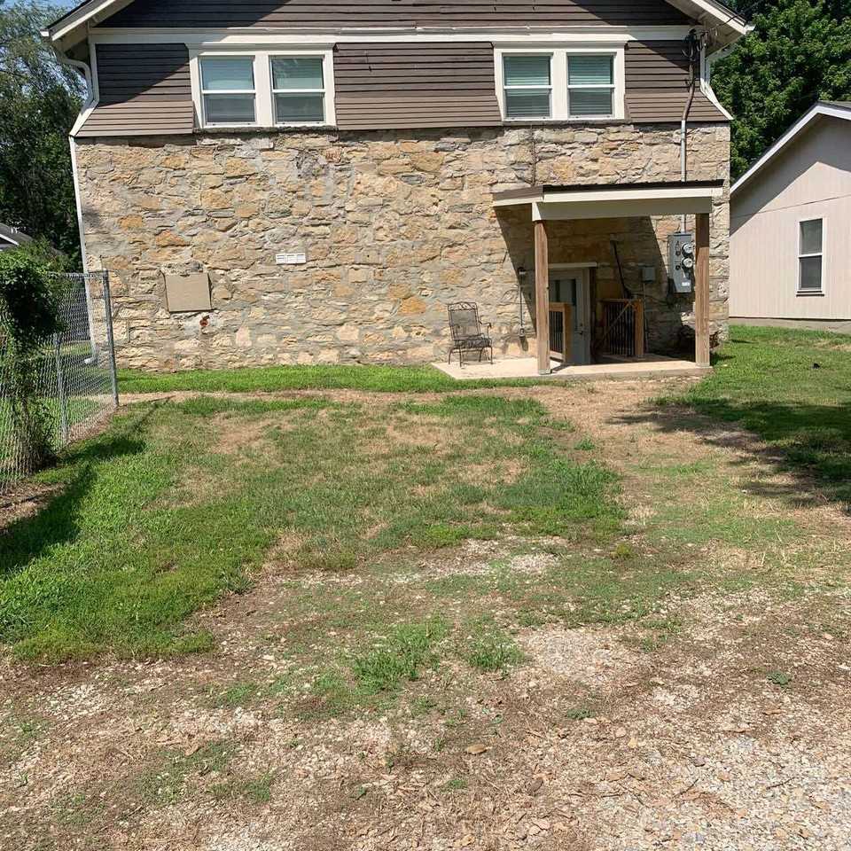 415 "B" S. Oak St. - Photo 2 of 16